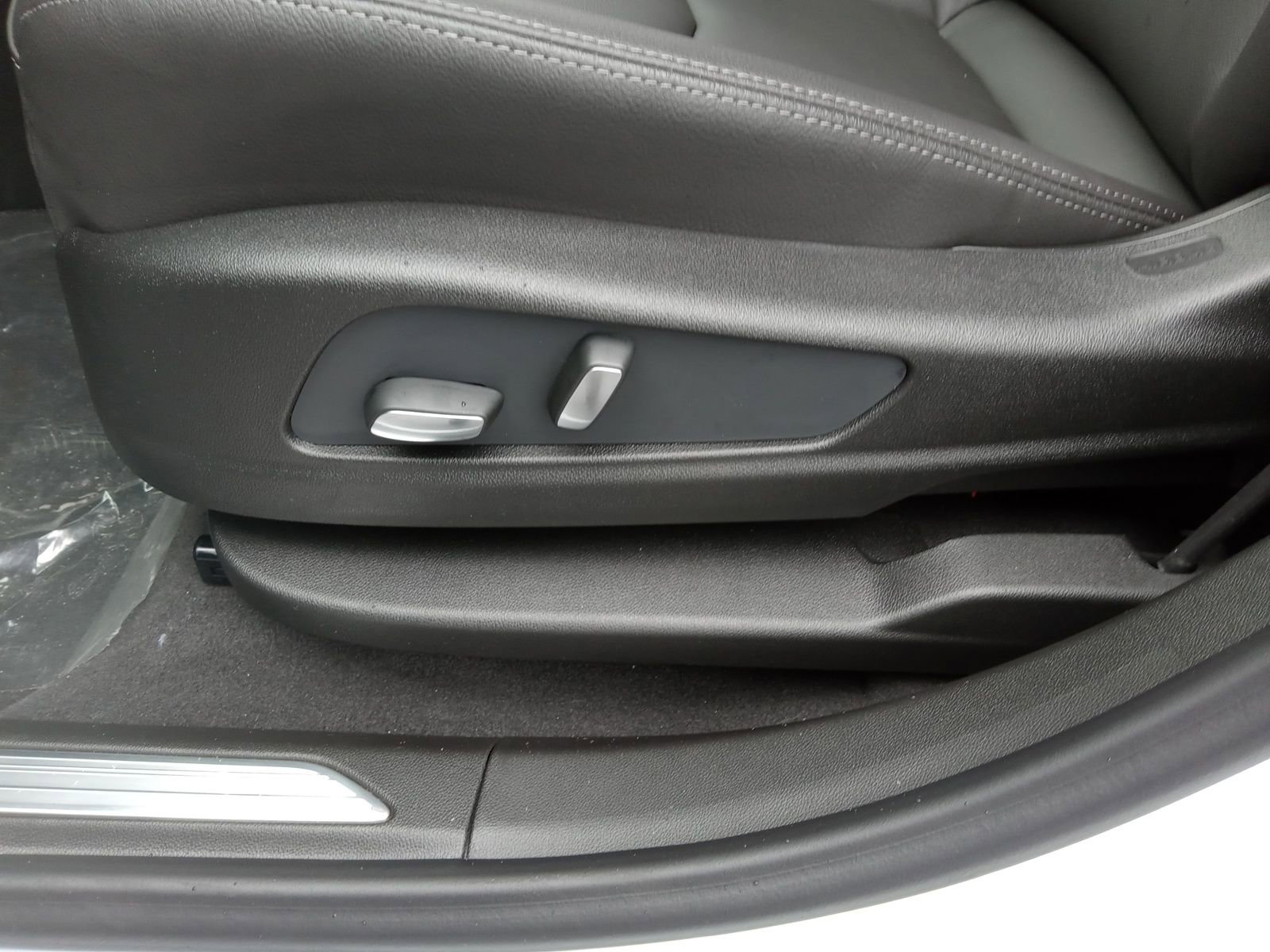 New 2026 Cadillac XT5 Luxury image 11