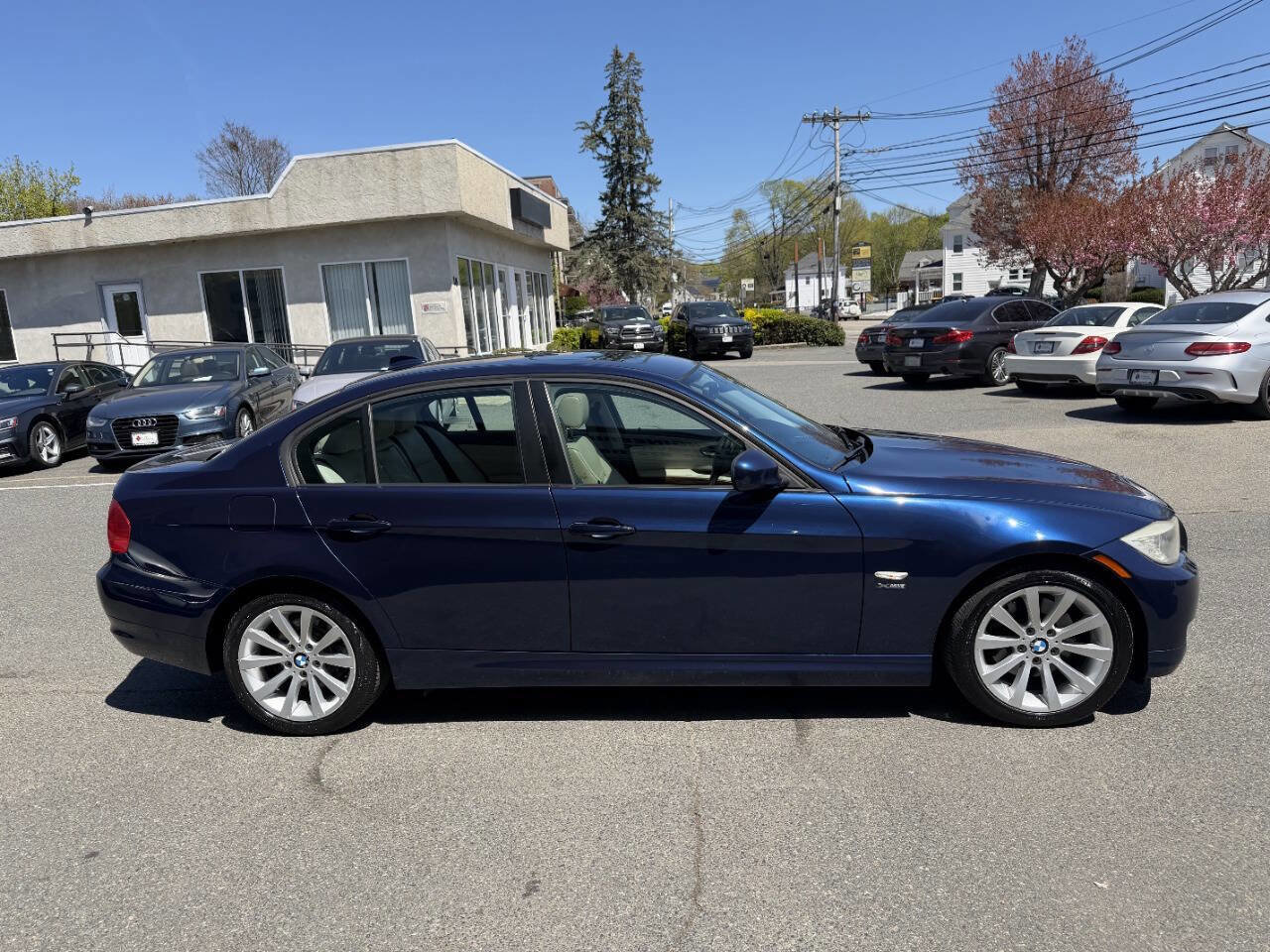 Used 2011 BMW 328i xDrive Sedan AWD/4WD image 8