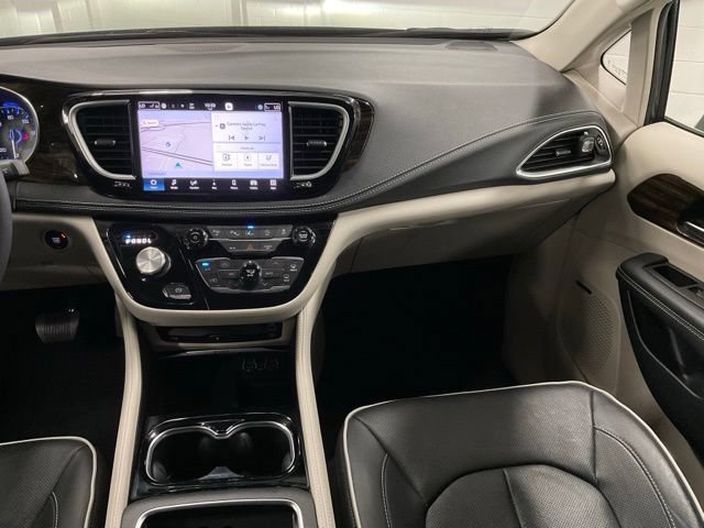 Used 2023 Chrysler Pacifica Limited w/ Uconnect Theater Family Group AWD/4WD image 19