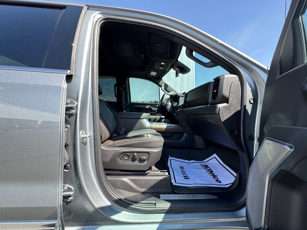 Used 2025 Chevrolet Silverado 1500 High Country image 14