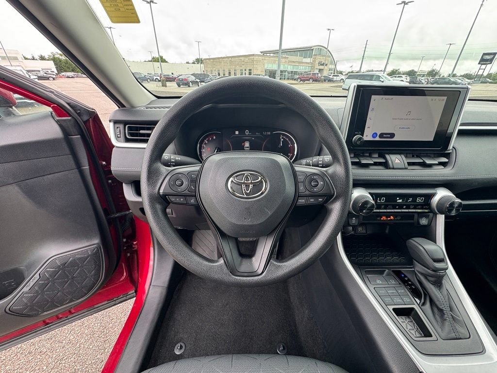 Used 2025 Toyota RAV4 XLE AWD/4WD image 18