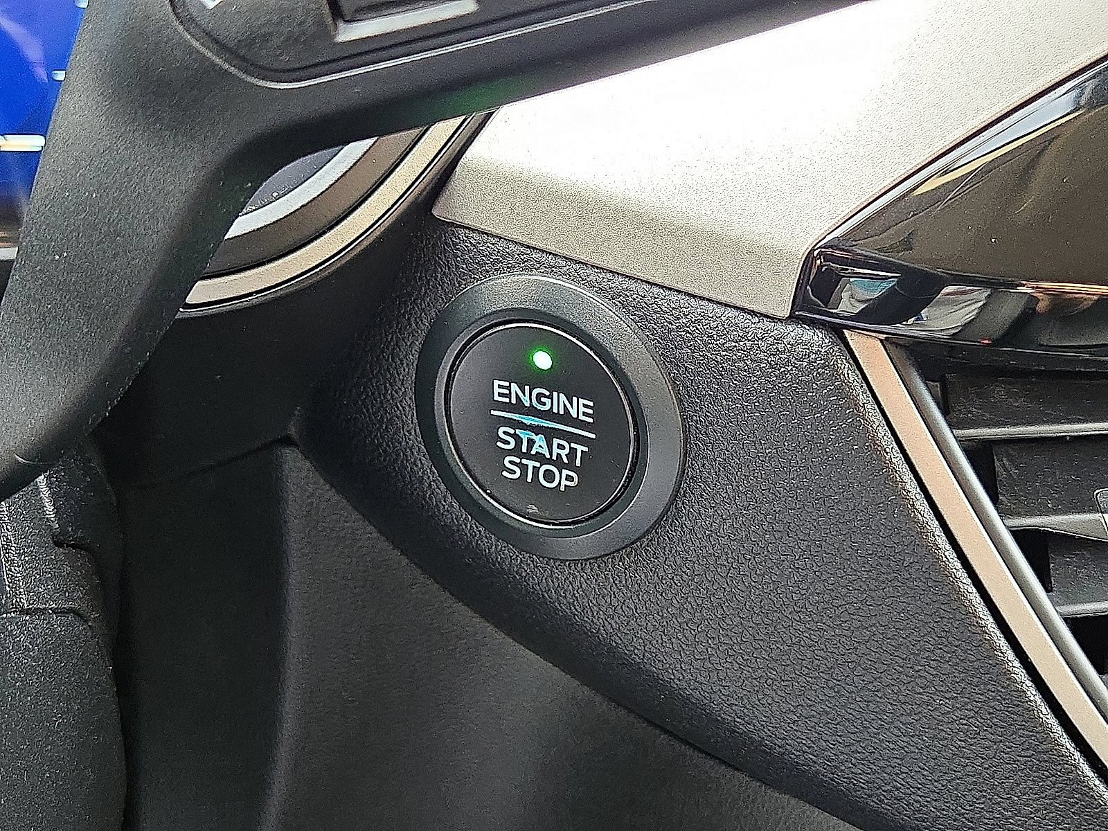 Used 2020 Ford Escape SE Sport FWD image 30