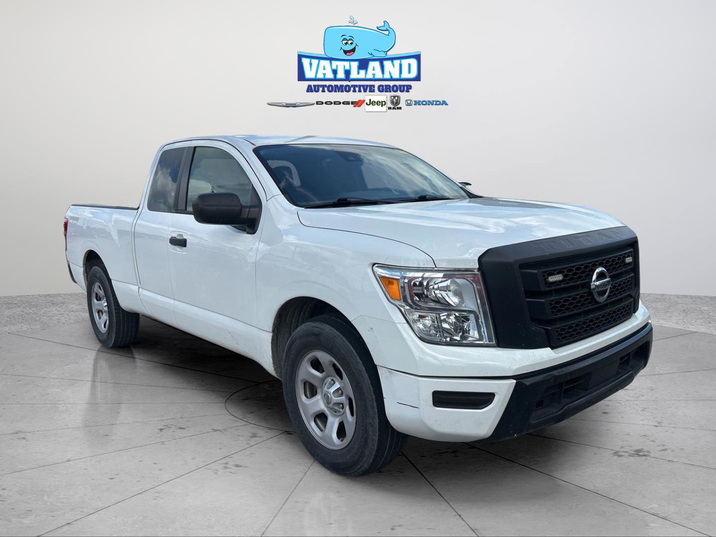 Used 2022 Nissan Titan S image 3