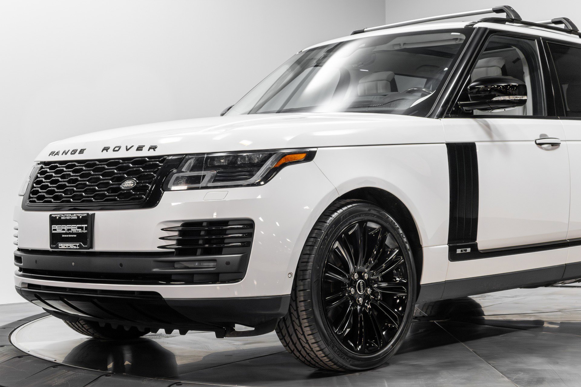 Used 2019 Land Rover Range Rover Long Wheelbase Autobiography image 4
