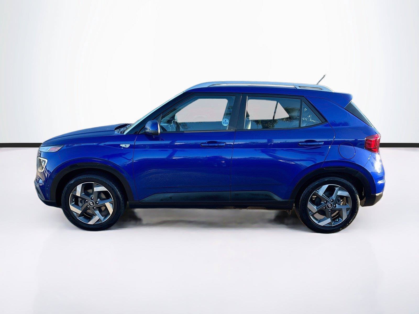 Used 2023 Hyundai Venue Limited FWD image 4