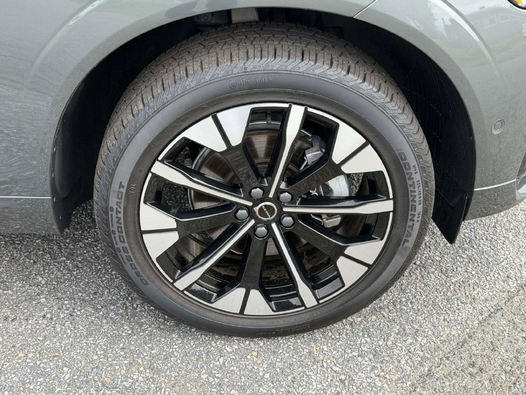 New 2026 Volvo XC60 B5 Plus w/ Climate Package AWD/4WD image 24
