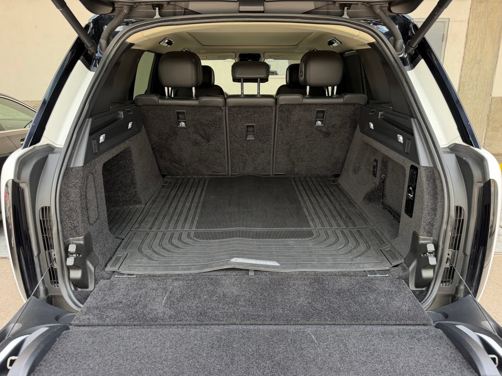 Used 2022 Land Rover Range Rover SE AWD/4WD image 15