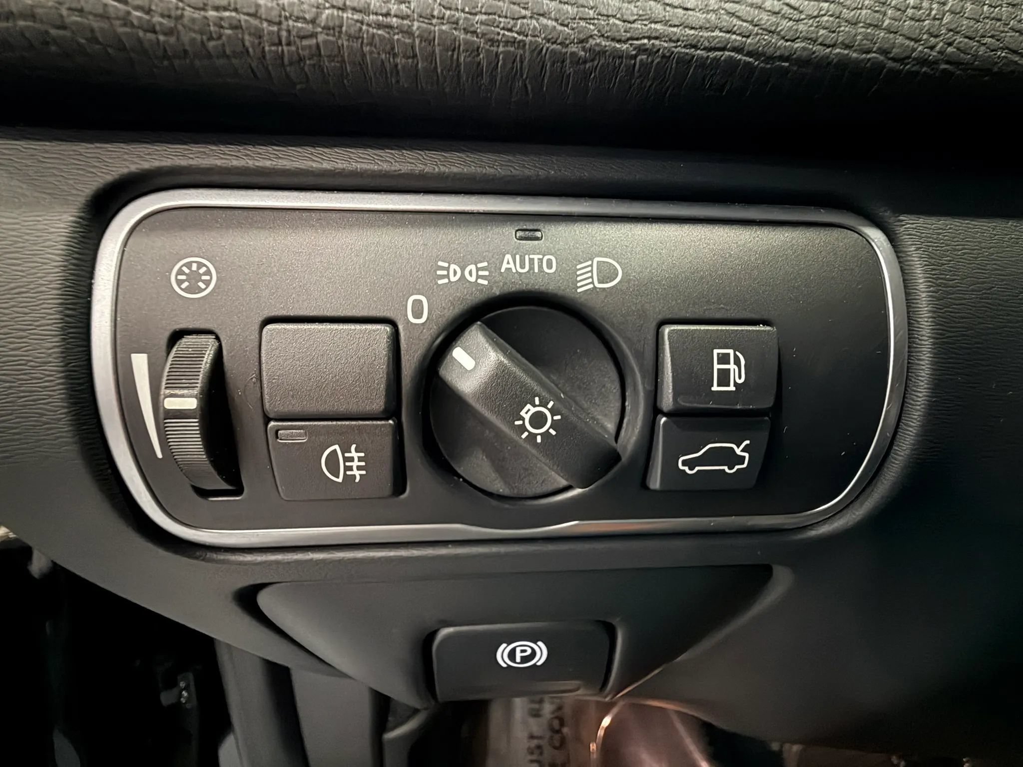 Used 2017 Volvo XC60 T6 Dynamic w/ Preferred Option Package AWD/4WD image 27