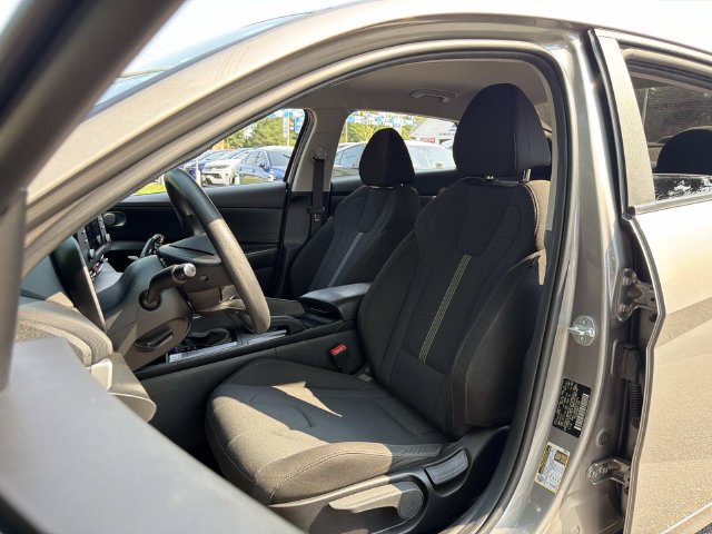 Used 2023 Hyundai Elantra SE w/ Preferred Accessory Package FWD image 17