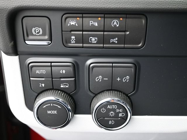 New 2025 Chevrolet Suburban Premier AWD/4WD image 30