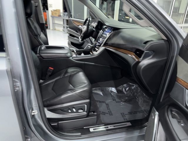 Used 2019 Cadillac Escalade Premium Luxury image 32