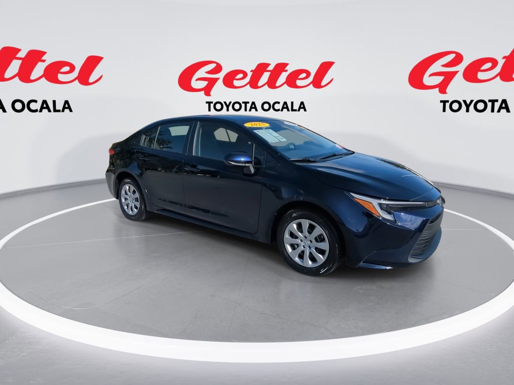 Used 2025 Toyota Corolla LE image 2