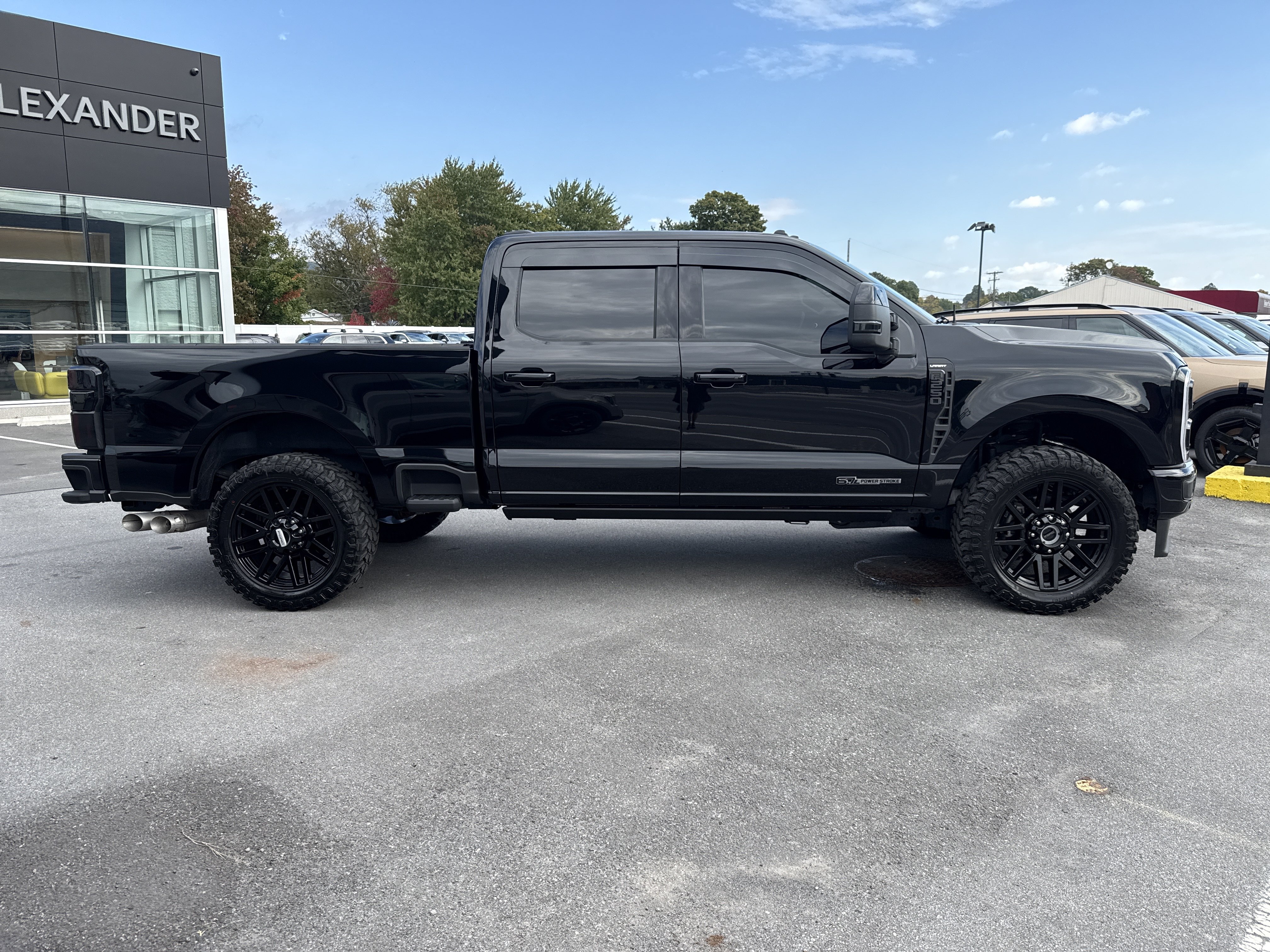 Used 2025 Ford F250 Lariat w/ Lariat Ultimate Package AWD/4WD image 2