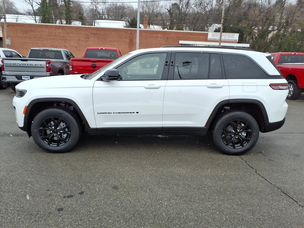 New 2026 Jeep Grand Cherokee Altitude image 7
