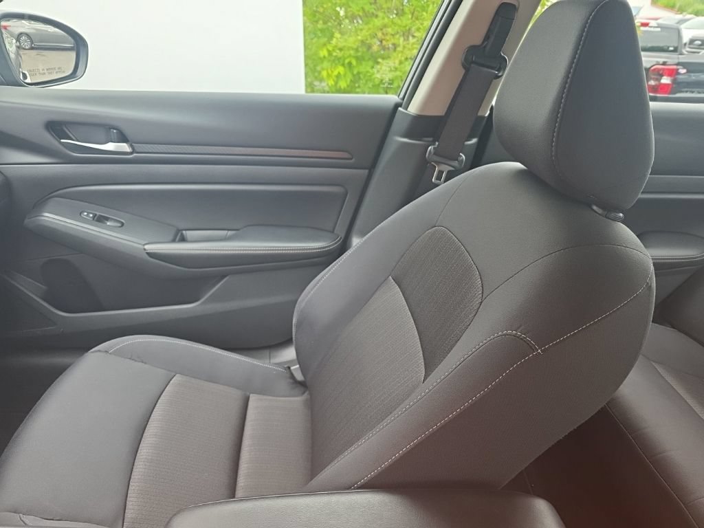 Used 2025 Nissan Altima 2.5 SV FWD image 26