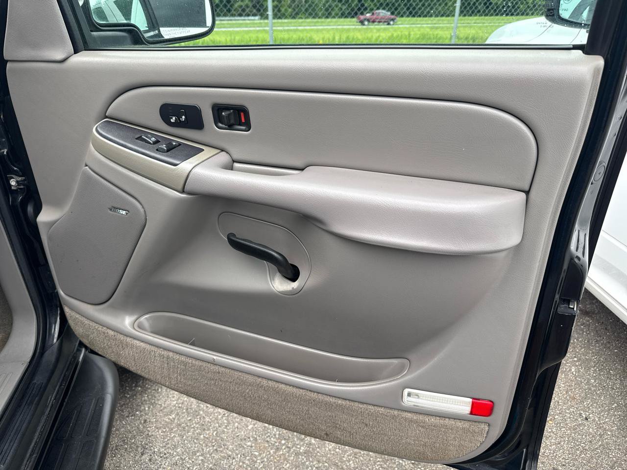 Used 2004 Chevrolet Suburban 2500 LT w/ Preferred Equipment Group AWD/4WD image 15