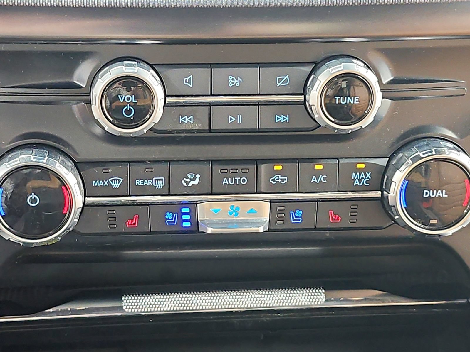 Used 2023 Ford F150 Platinum w/ Equipment Group 701A High AWD/4WD image 38