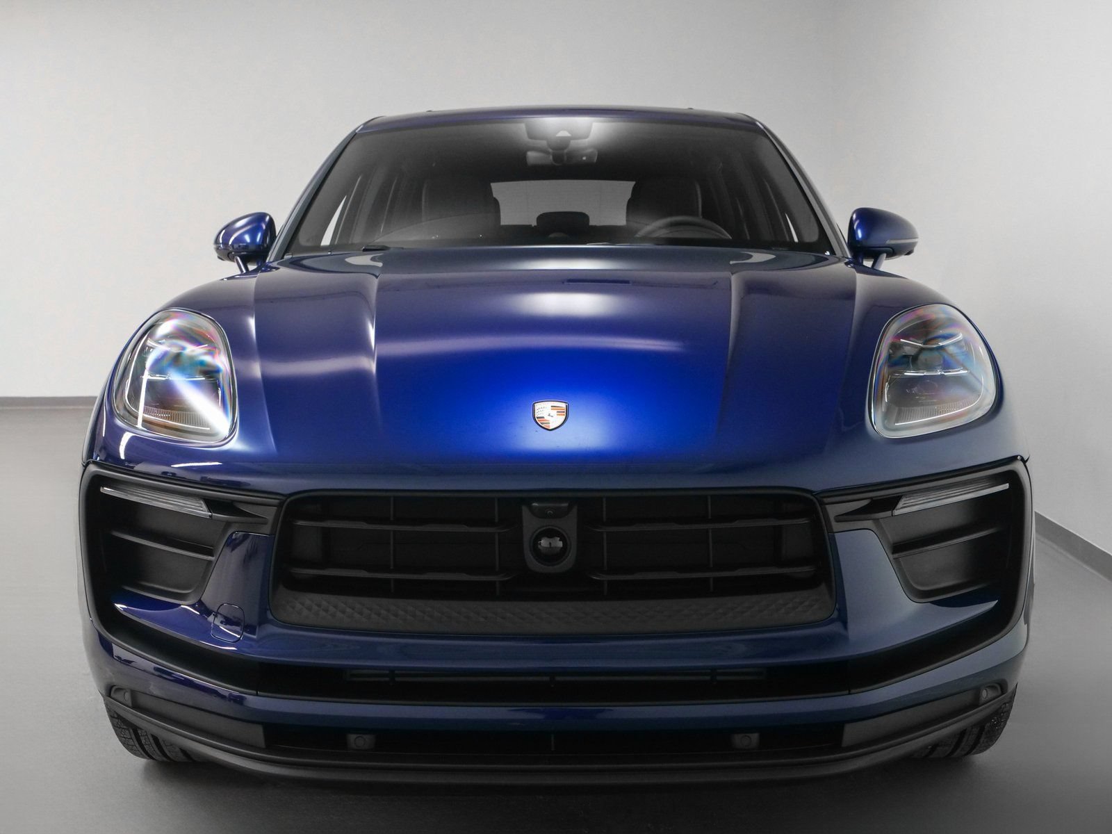 Certified 2025 Porsche Macan AWD/4WD image 13