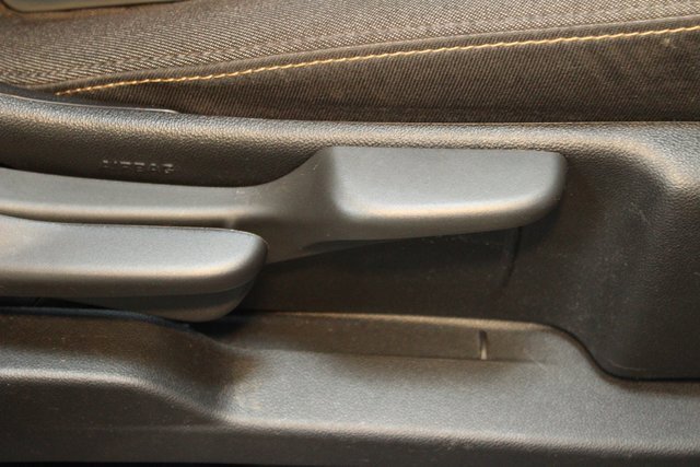 Used 2019 Chevrolet Equinox LT w/ Driver Convenience Package image 12