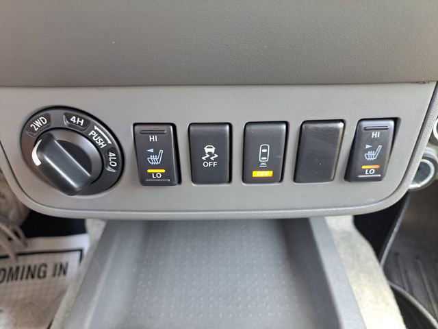 Used 2016 Nissan Frontier SL w/ Moonroof Package AWD/4WD image 24