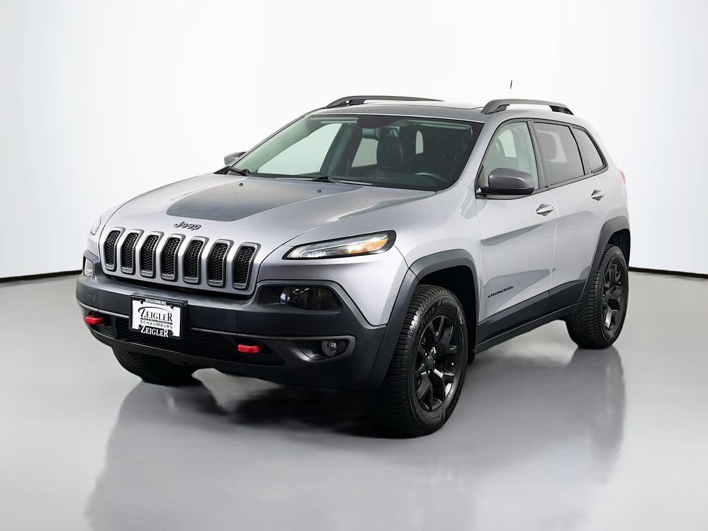 Used 2017 Jeep Cherokee Trailhawk AWD/4WD image 3