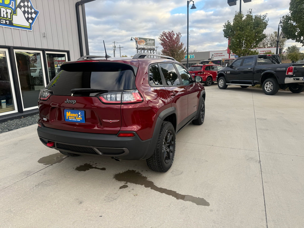 Used 2019 Jeep Cherokee Trailhawk image 6