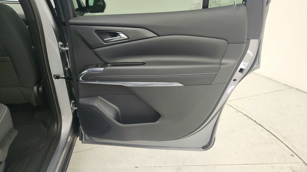 Certified 2025 Chevrolet Traverse LT w/ Driver Confidence Package image 35