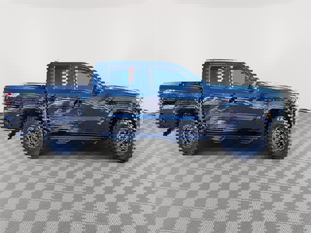 Used 2024 Nissan Frontier SV image 4