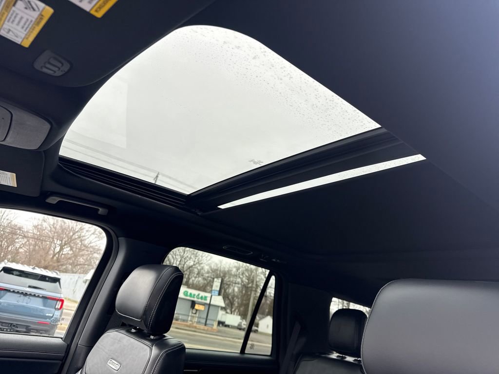Used 2025 Ford Expedition Platinum w/ Stealth Appearance Package image 32