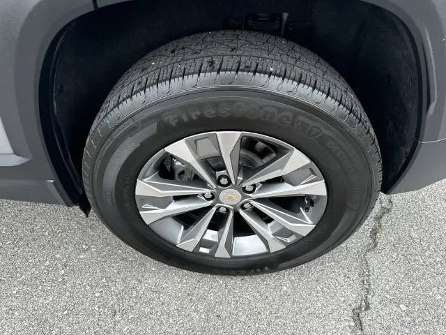 Used 2025 Chevrolet Equinox LT FWD image 12