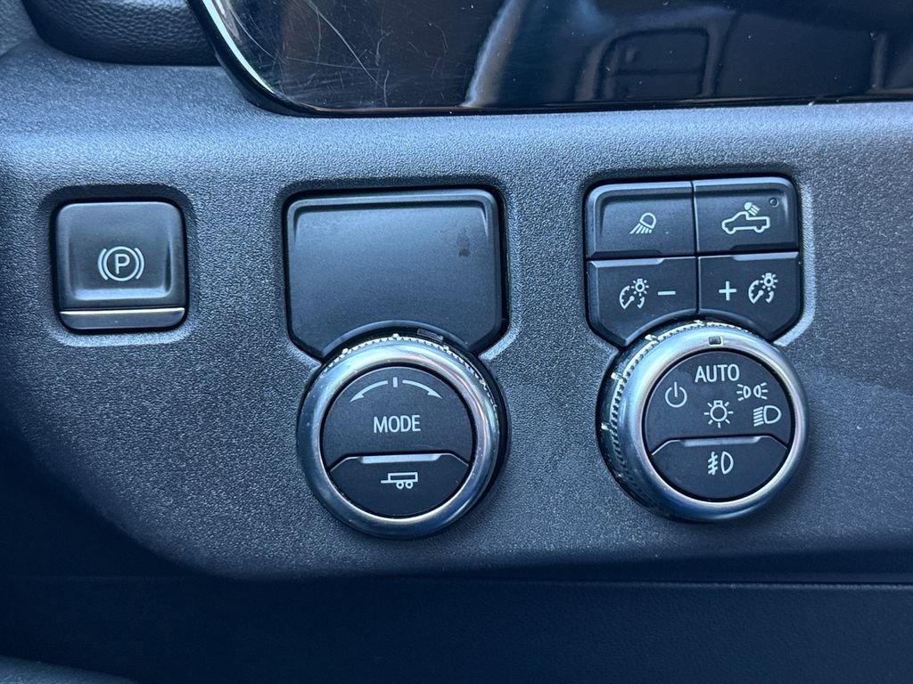 Used 2024 GMC Sierra 1500 SLT image 3