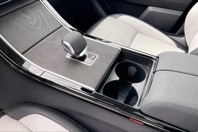 Used 2025 Land Rover Range Rover Velar Dynamic SE image 15