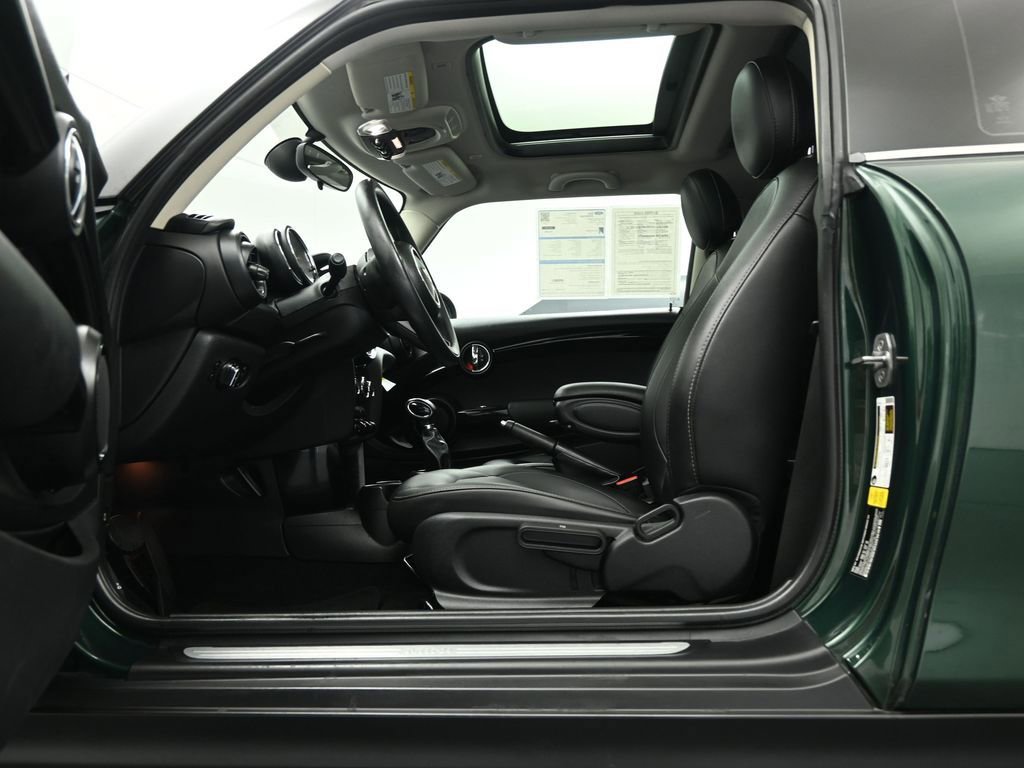 Used 2019 MINI Cooper 2-Door Hardtop image 10