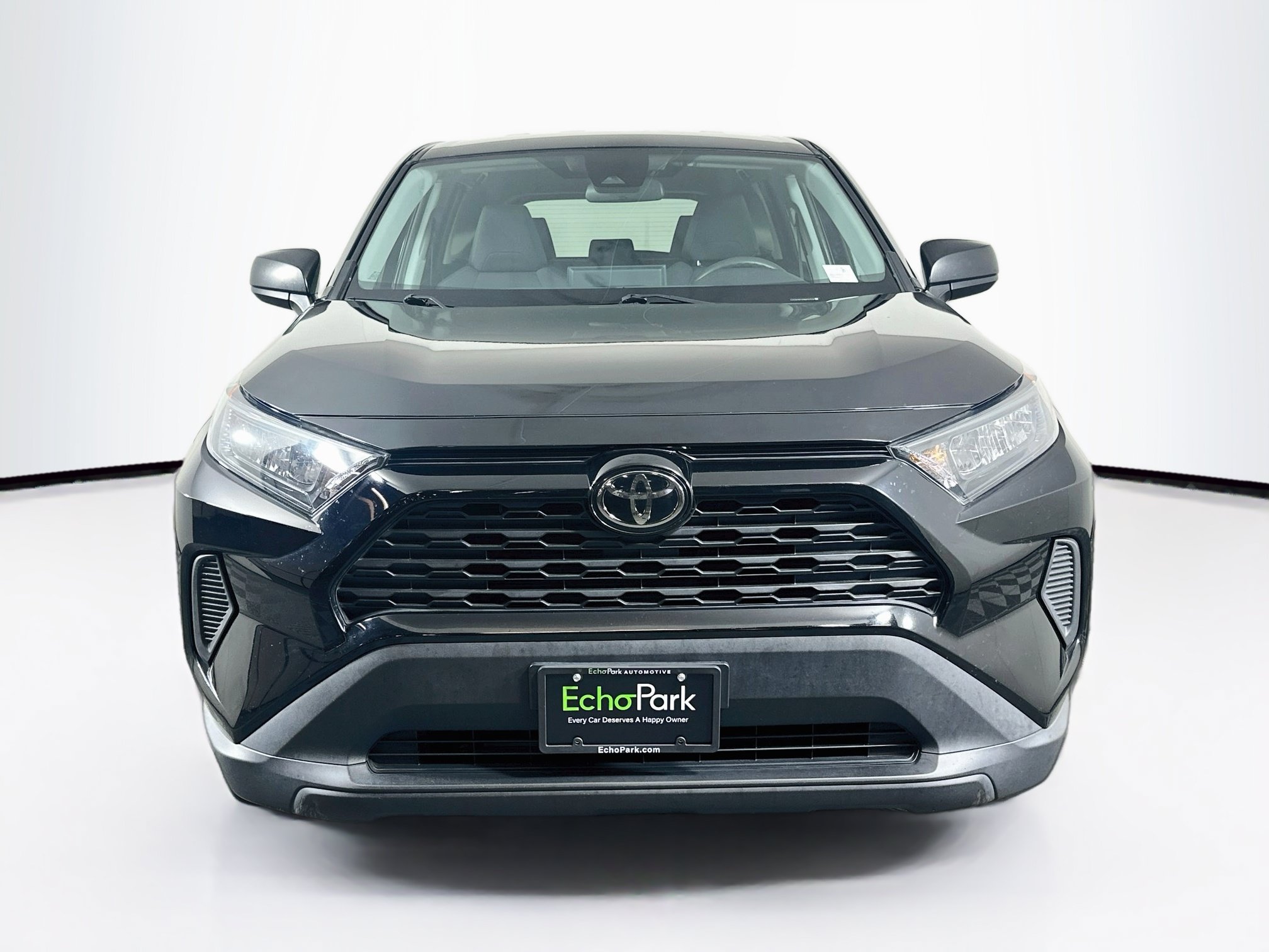 Used 2022 Toyota RAV4 LE FWD image 2