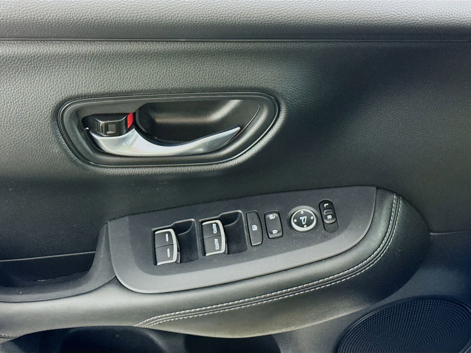 Used 2025 Honda HR-V EX-L image 15