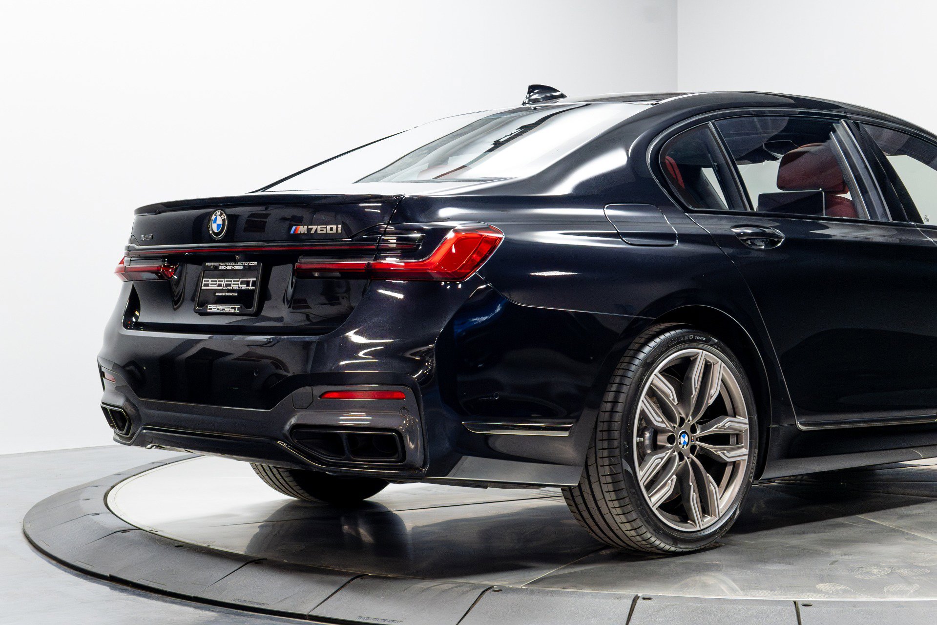 Used 2022 BMW M760i xDrive image 16