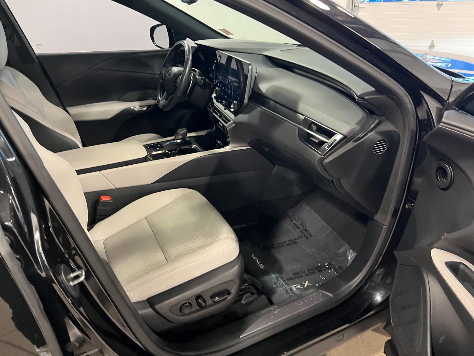 Used 2023 Lexus RX 350h image 40