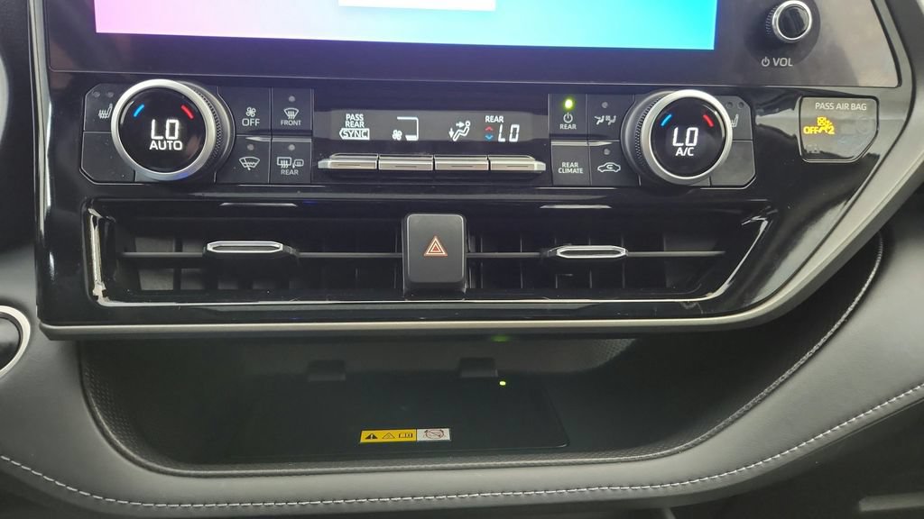 Certified 2024 Toyota Highlander XLE AWD/4WD image 32