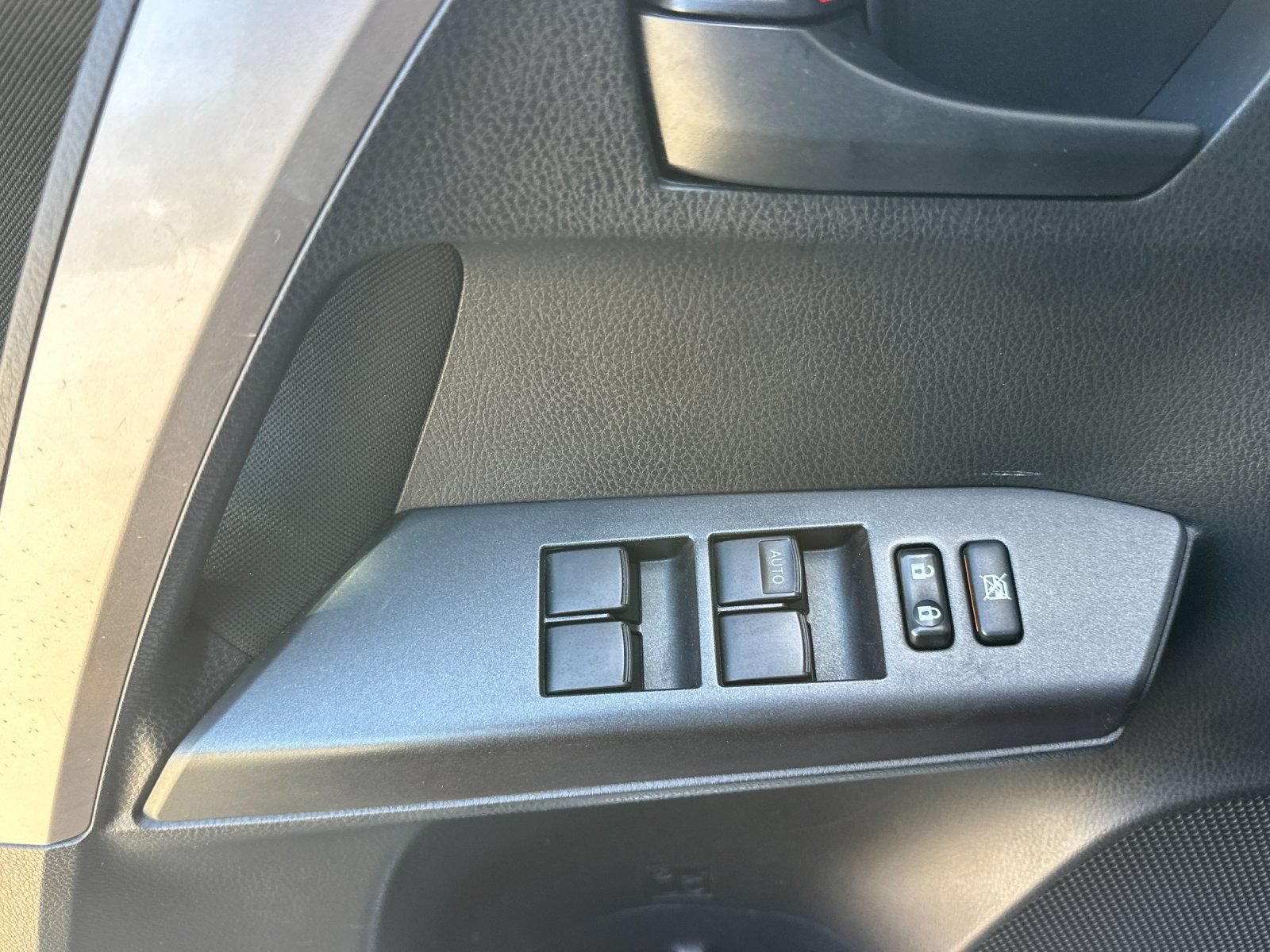 Used 2018 Toyota RAV4 LE w/ All Weather Liner Package AWD/4WD image 11