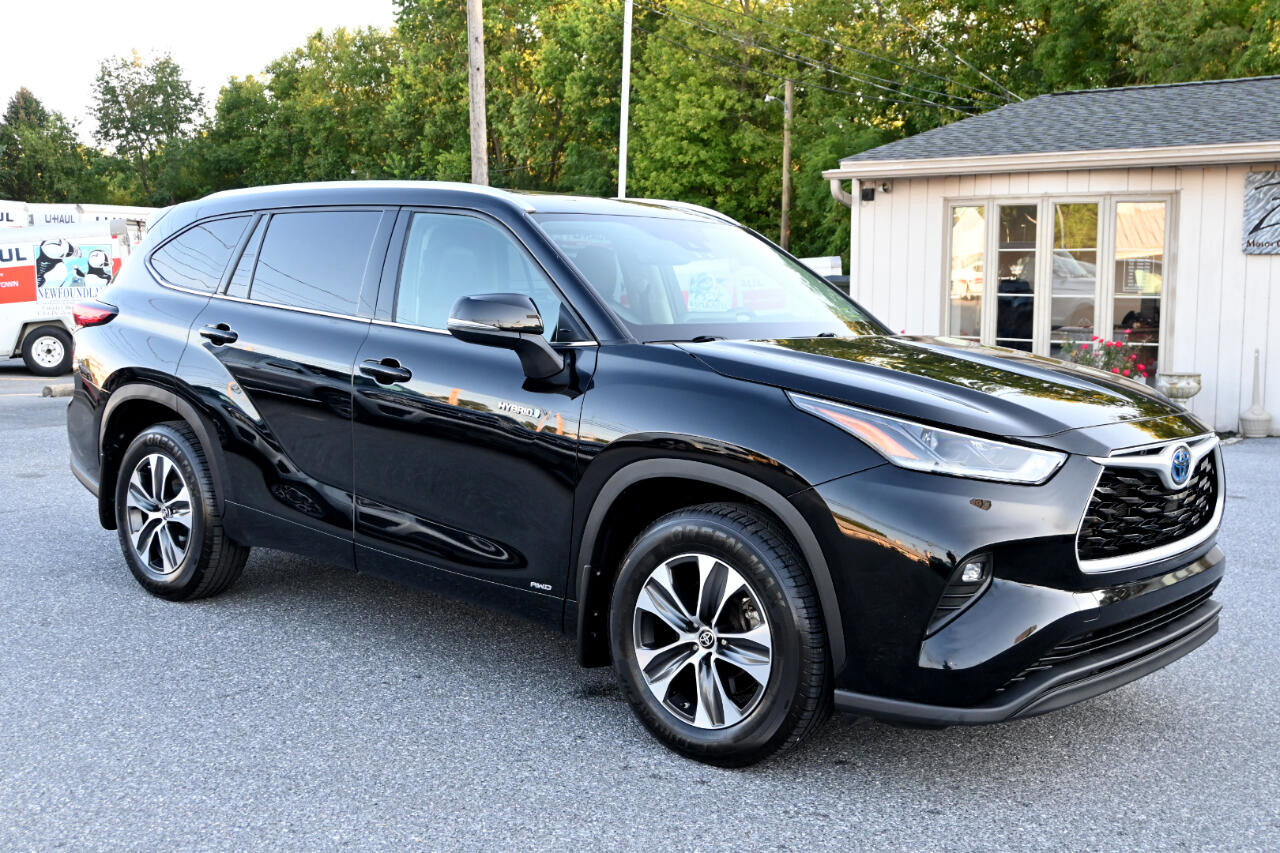 Used 2021 Toyota Highlander XLE image 4