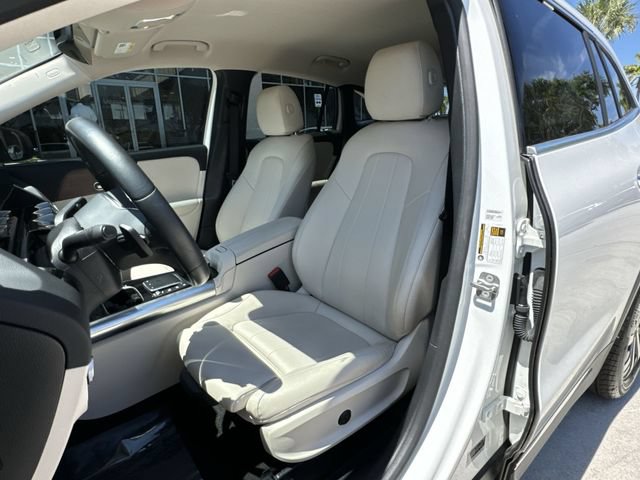 Used 2023 Mercedes-Benz GLA 250 4MATIC w/ Premium Package image 19