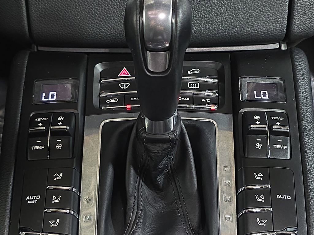 Used 2018 Porsche Macan AWD/4WD image 19