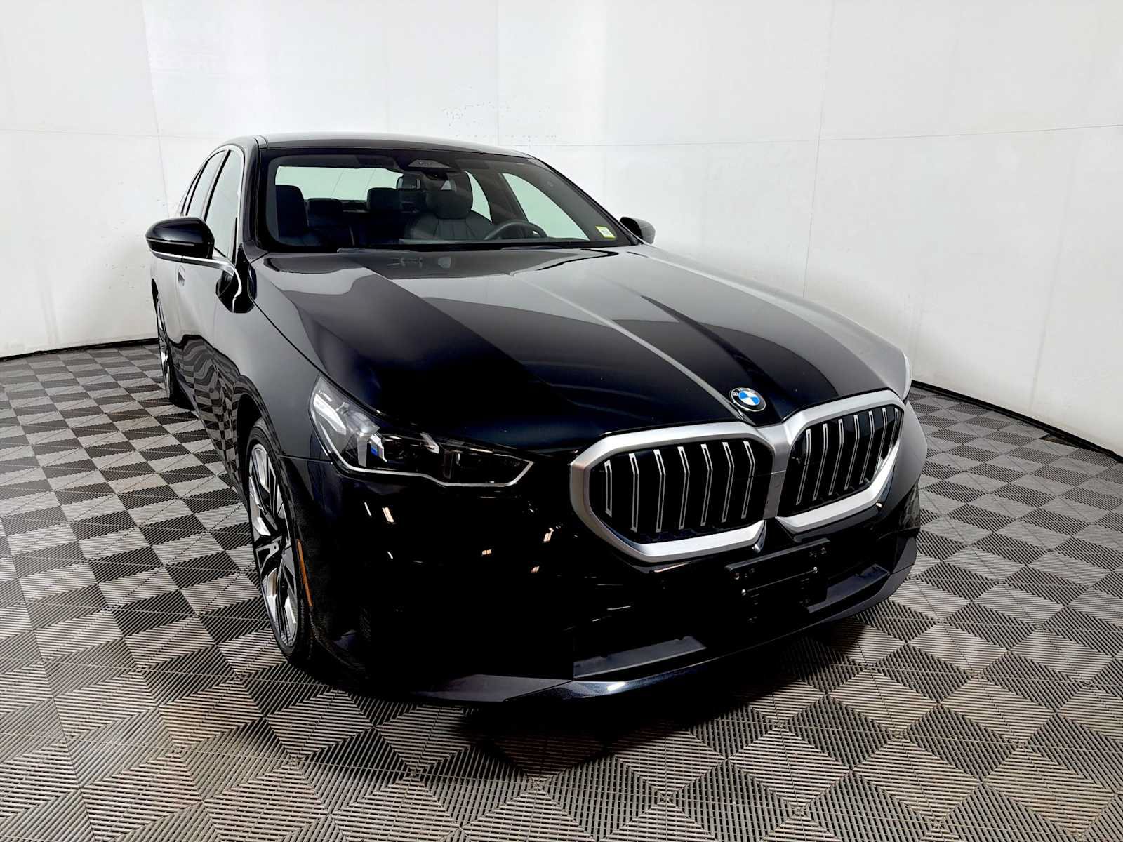 Used 2024 BMW 530i xDrive w/ Premium Package AWD/4WD image 2
