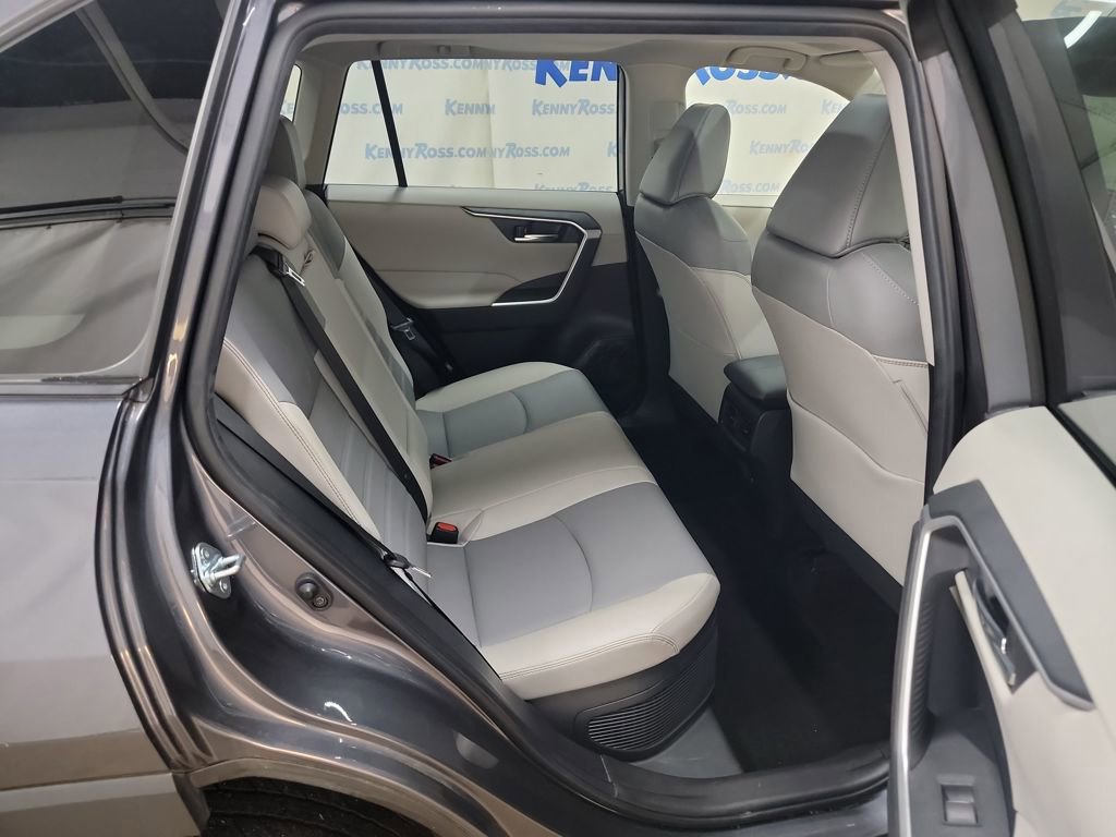Used 2021 Toyota RAV4 XLE Premium image 11