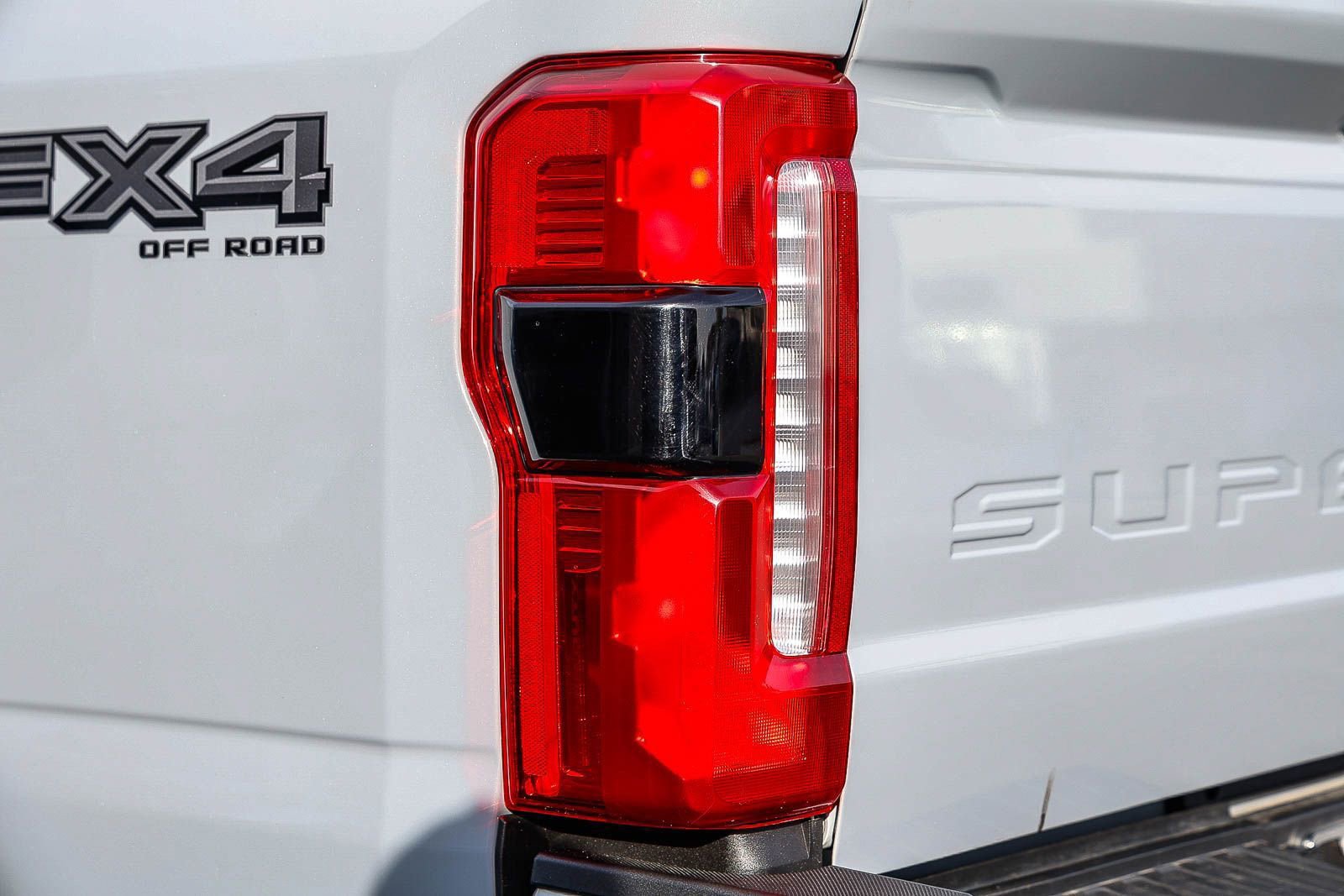 Used 2025 Ford F250 Lariat w/ Black Appearance Package AWD/4WD image 8