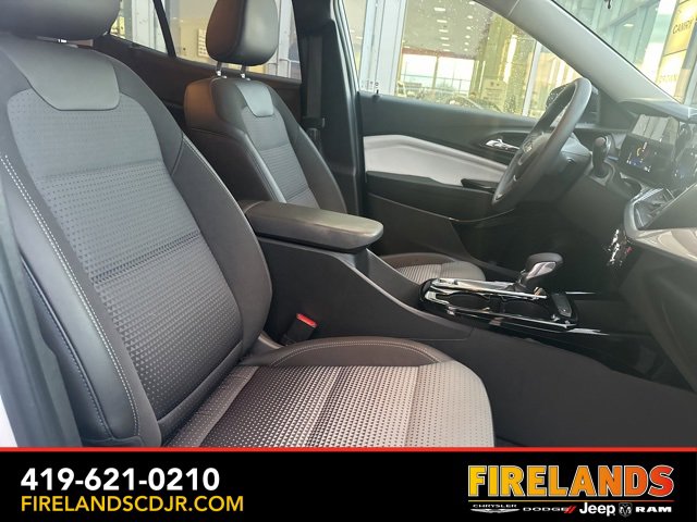 Used 2025 Chevrolet Trax LT image 13