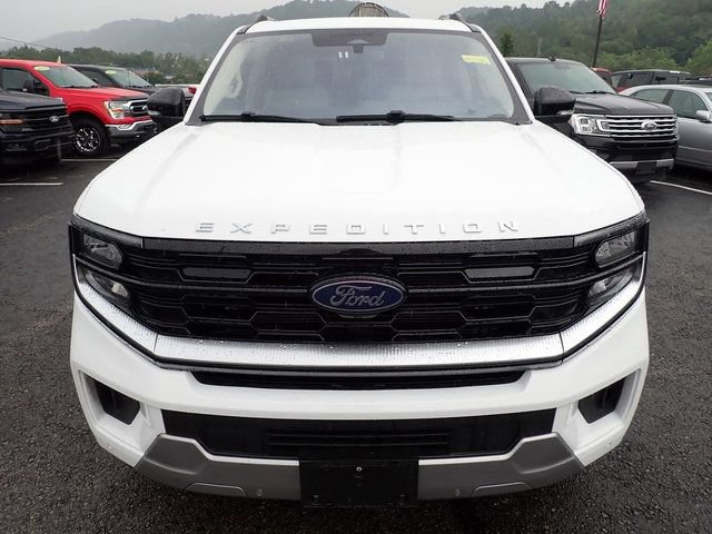 Used 2025 Ford Expedition Platinum w/ Driver's Package AWD/4WD image 12