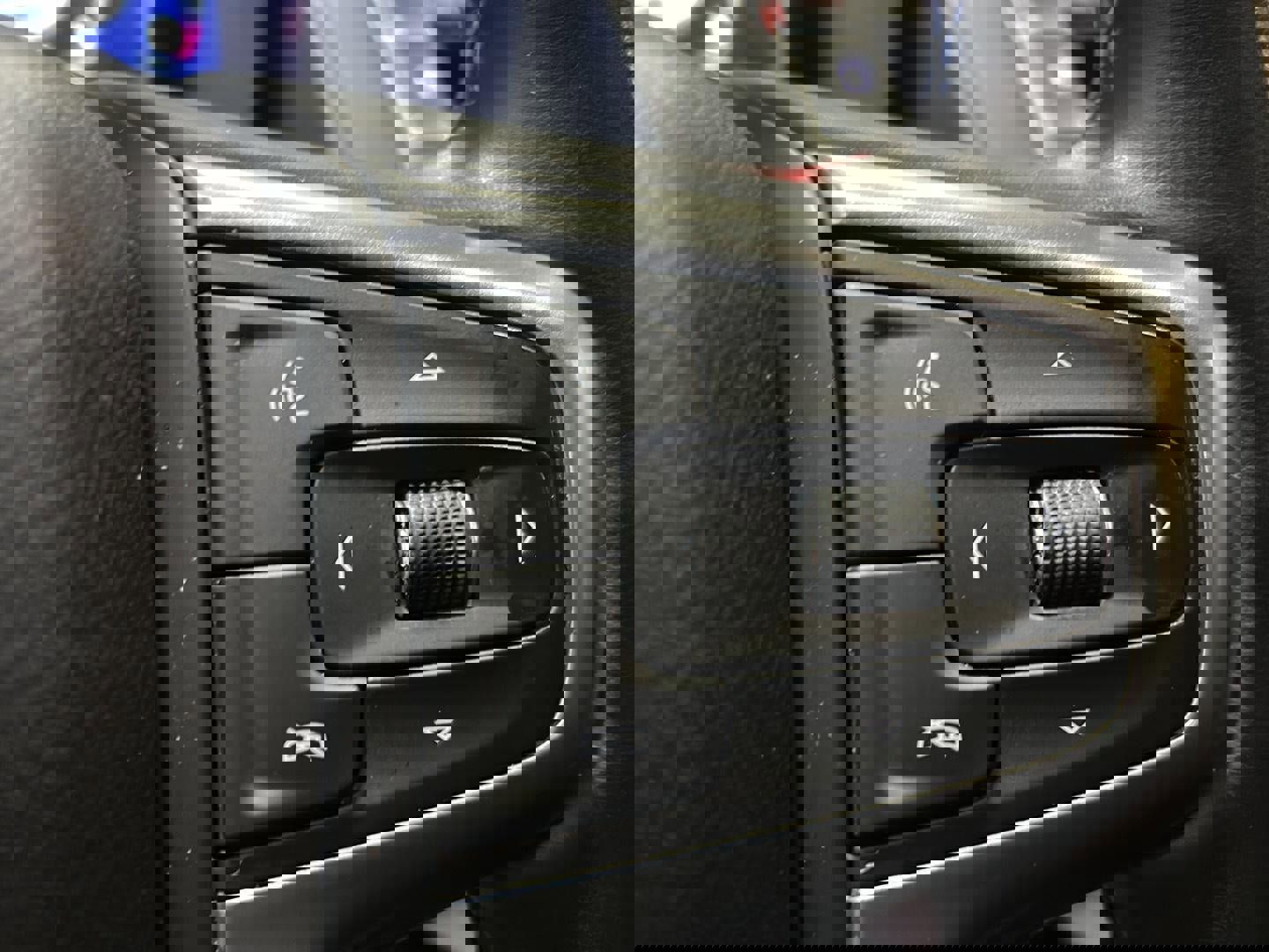 Used 2023 Chevrolet Suburban LT image 20