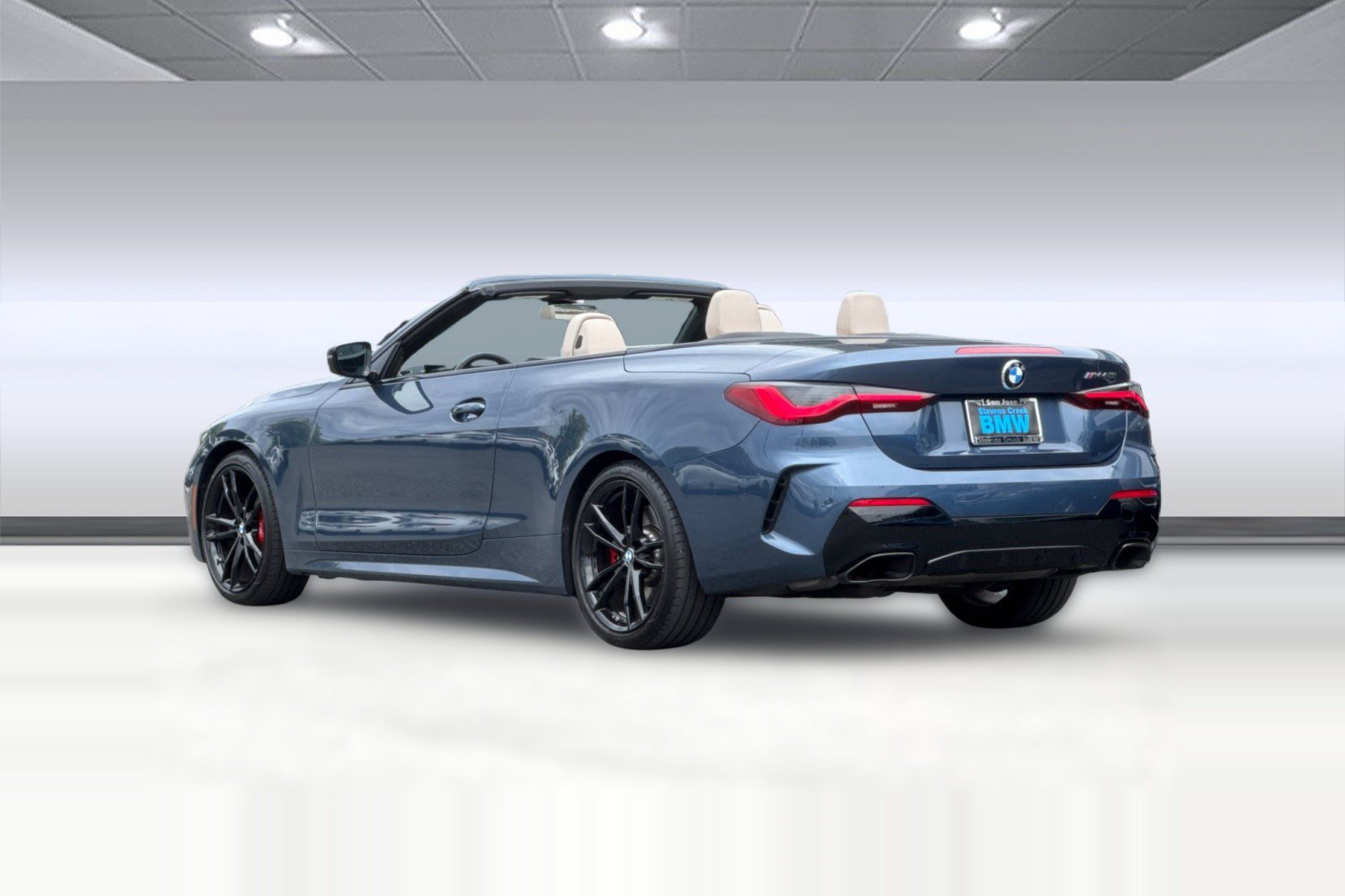 Used 2024 BMW M440i Convertible RWD image 3