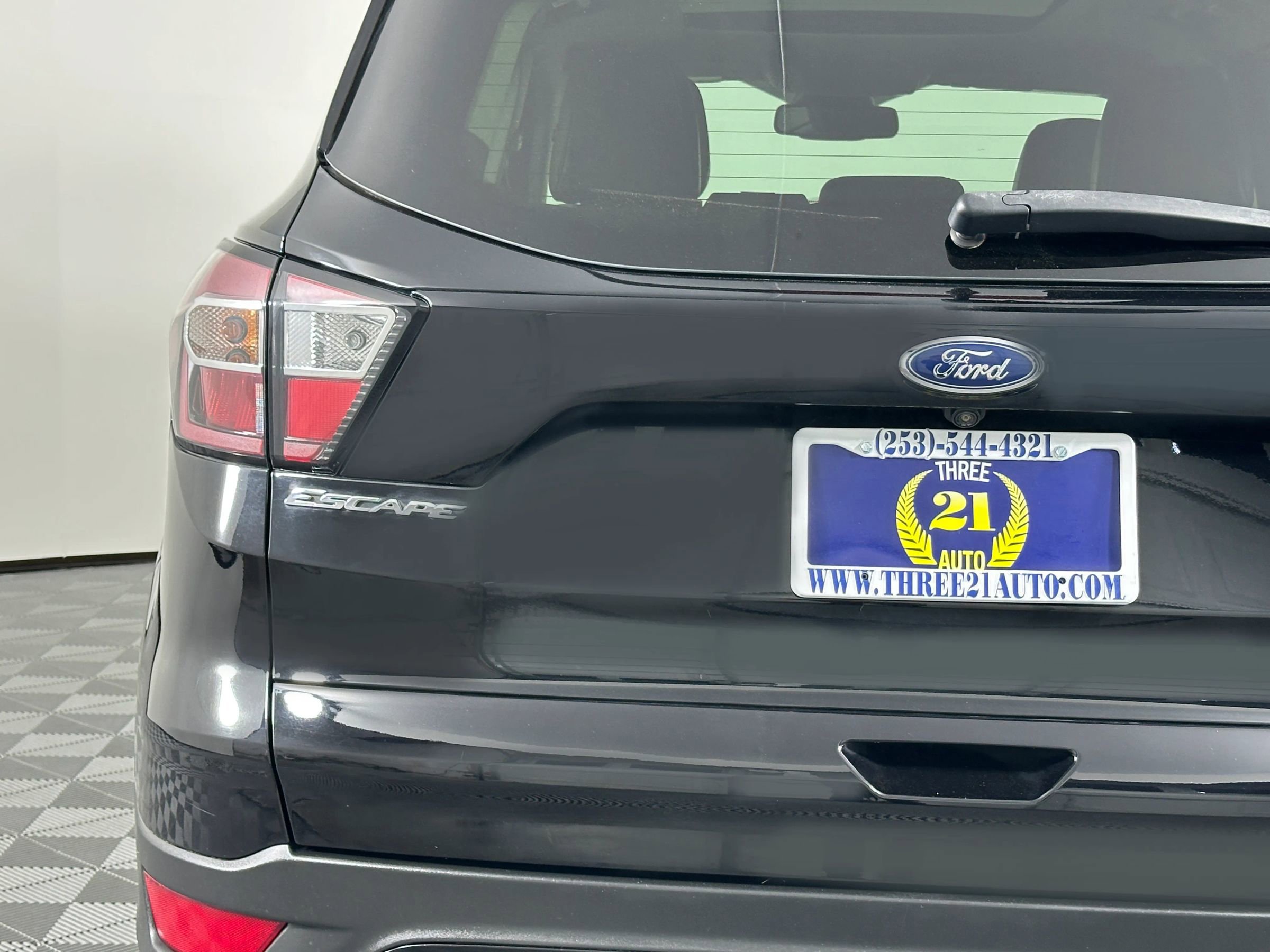 Used 2018 Ford Escape SE w/ Ford Safe & Smart Package AWD/4WD image 10